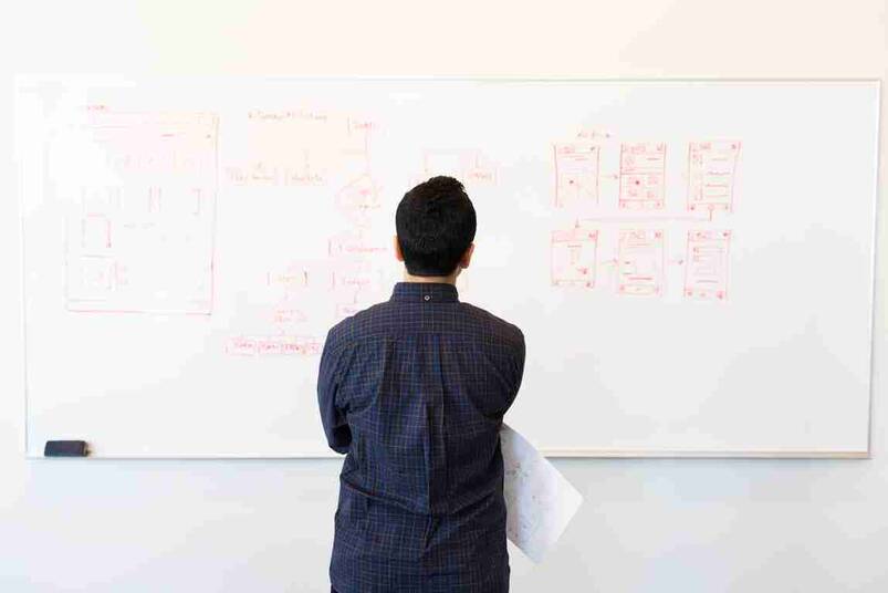 整晚失眠可以跑步锻炼吗，失眠通过运动能改善吗